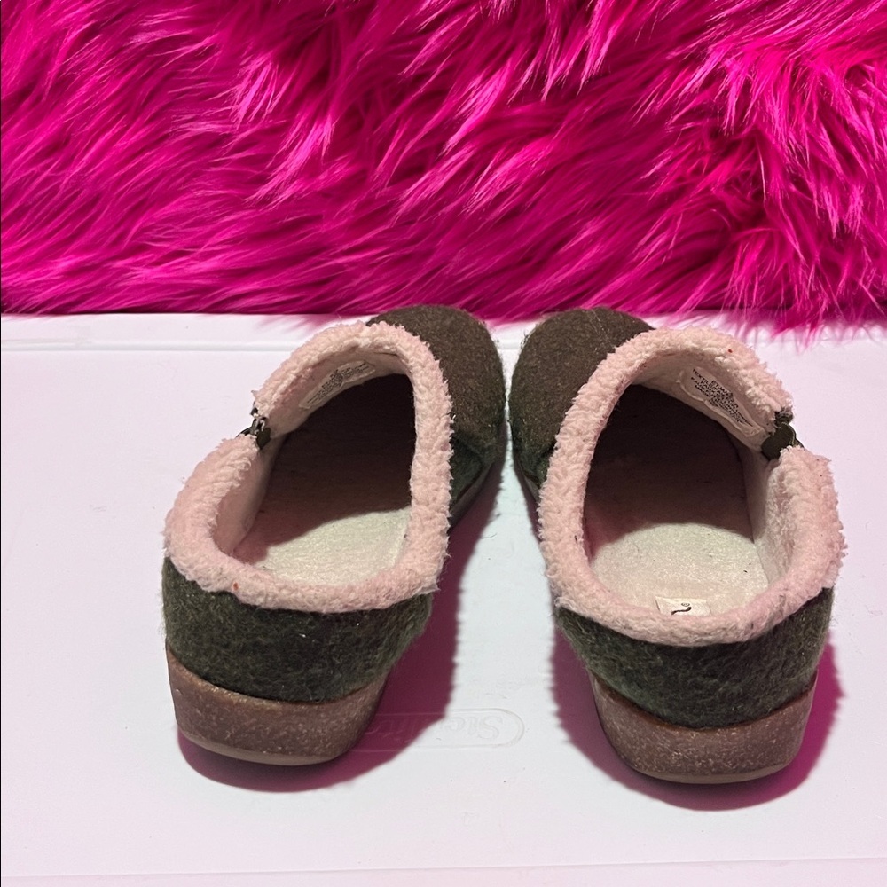Cozy EARTH ORGINS Green Slip-On Clogs with Cream Trim - Picture 3 of 6